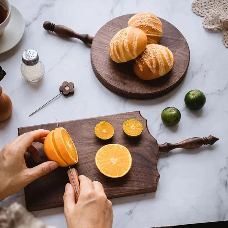 Planche à découper en noyer artisanale – vue de côté