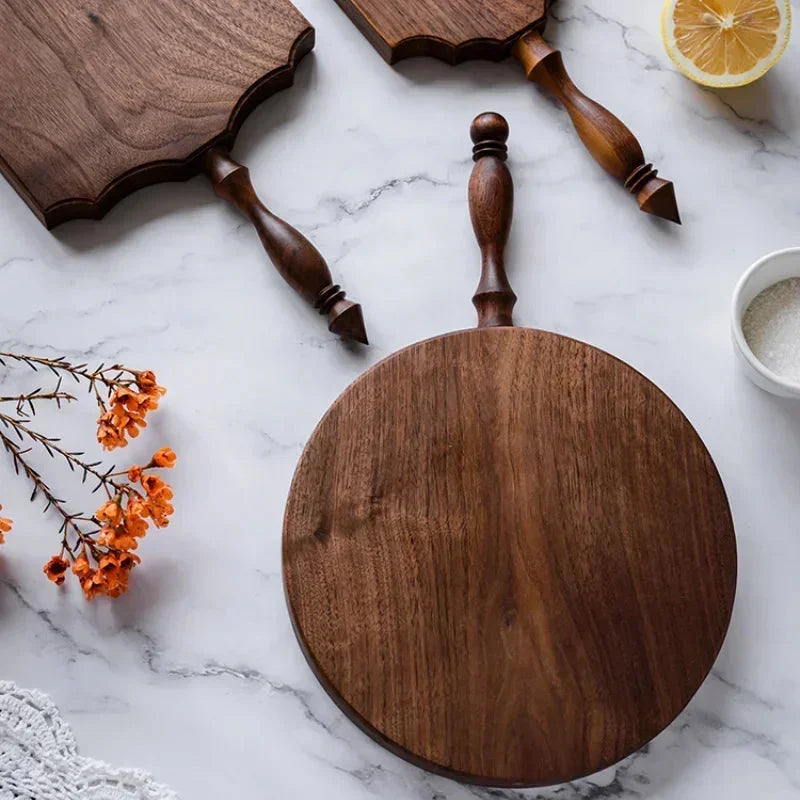 Planche à découper en noyer artisanale – détail matière