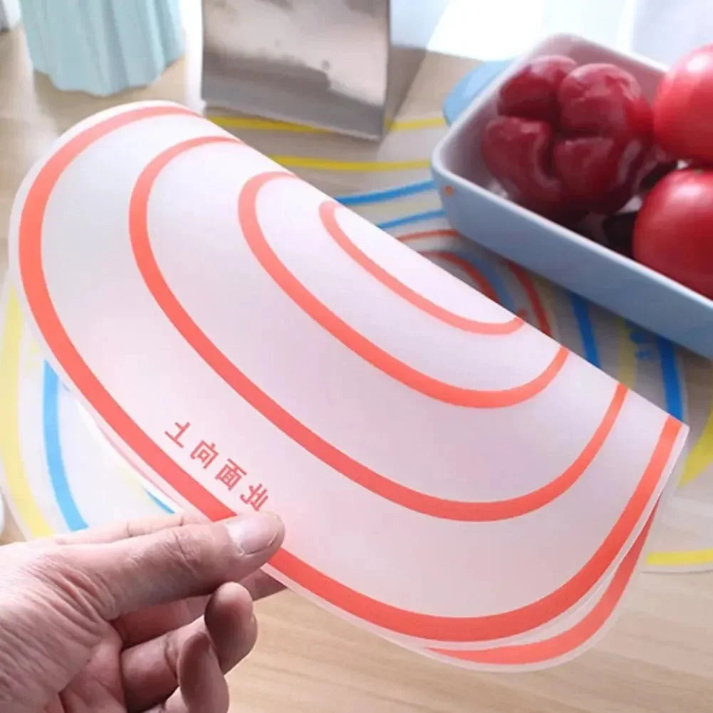 Planche à découper en plastique transparente – détail matière