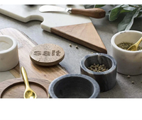 Planche en marbre et bois d'acacia forme fromage – détail matière