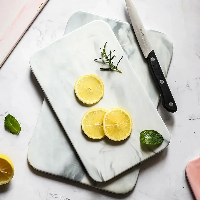 Plateau en céramique motif marbre pour fromage et pain – détail matière